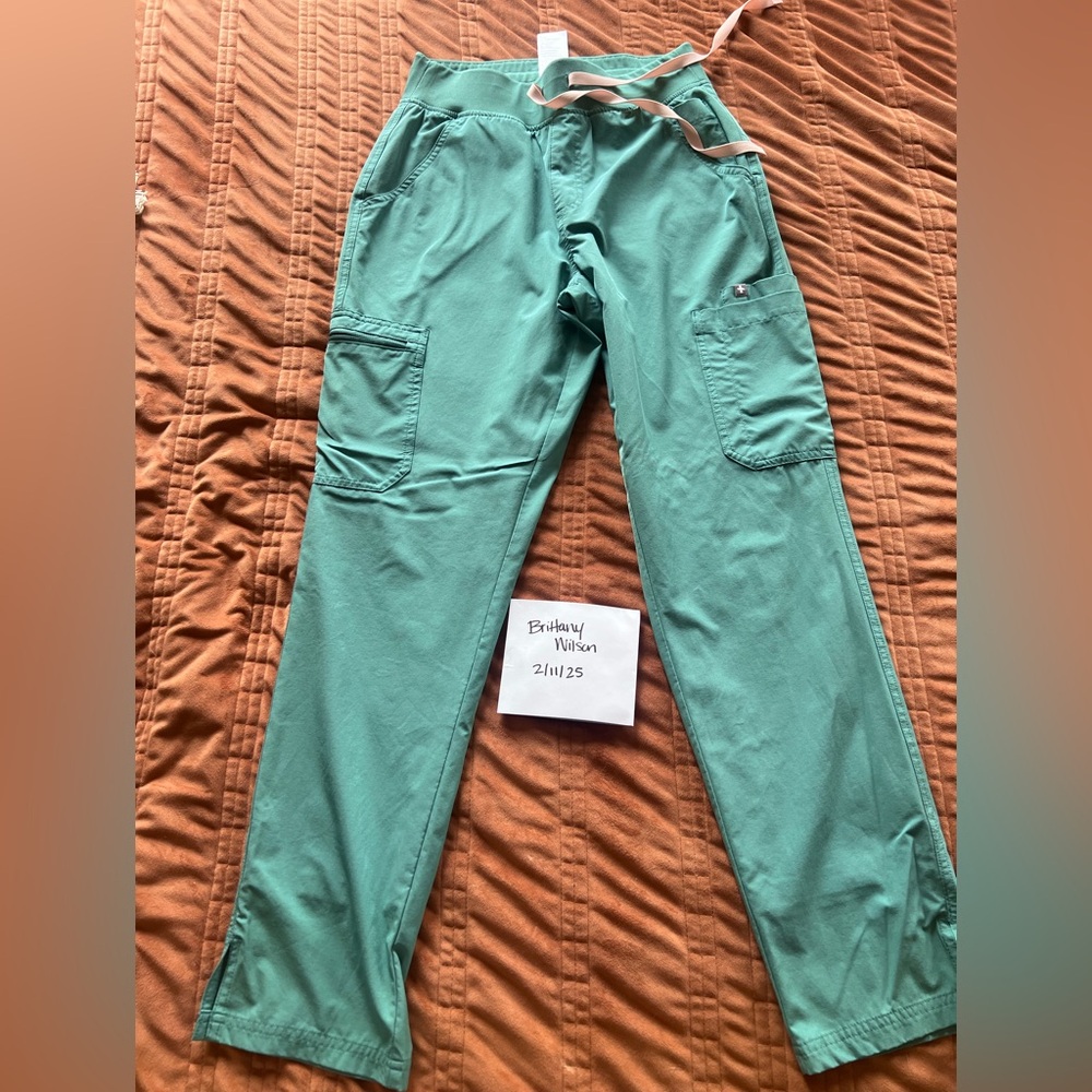 Figs FreeX Yola High waisted scrub pant Eucalyptus small/regular